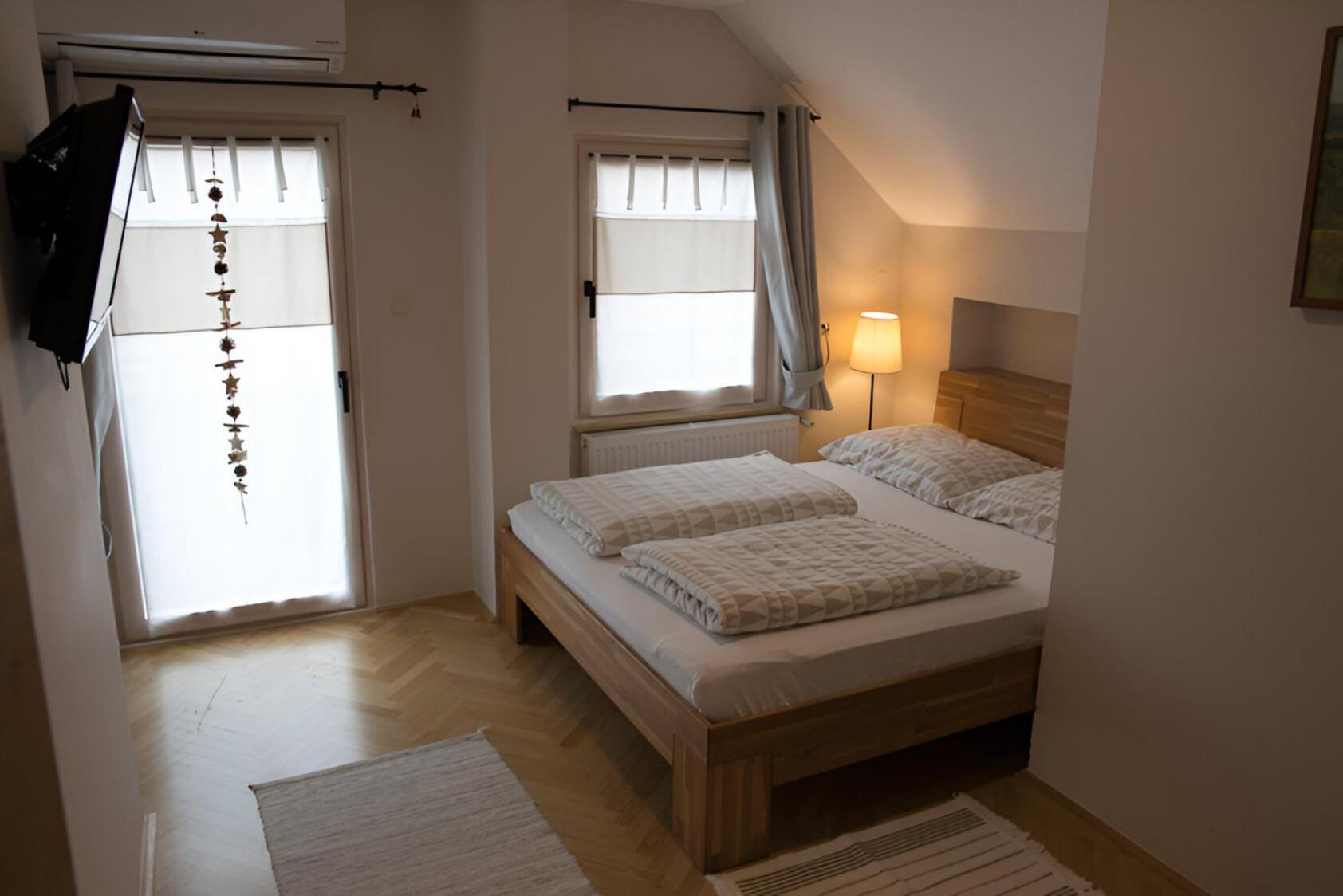 Bed & Breakfast Dvorec Petrovče Buitenkant foto