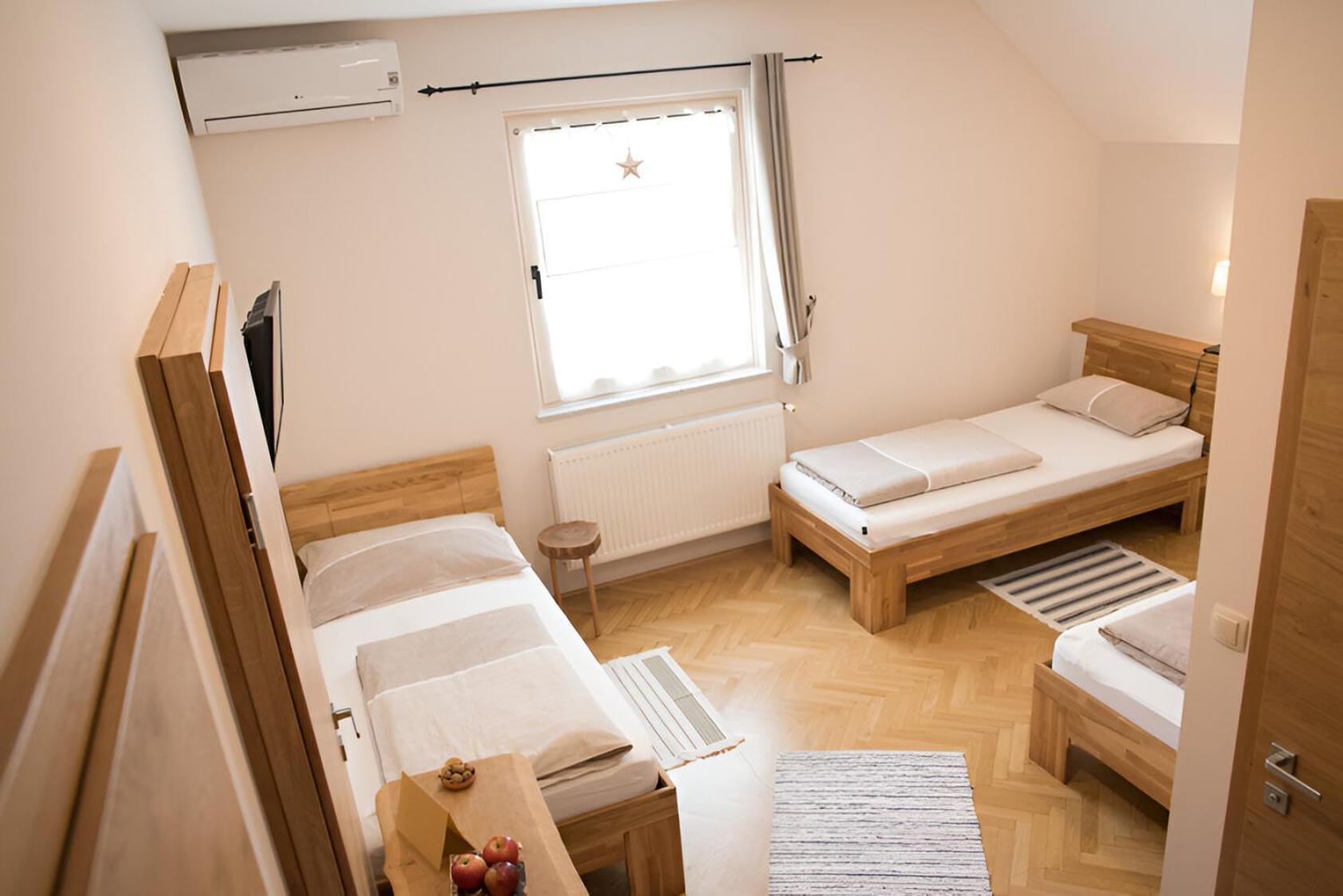 Bed & Breakfast Dvorec Petrovče Buitenkant foto