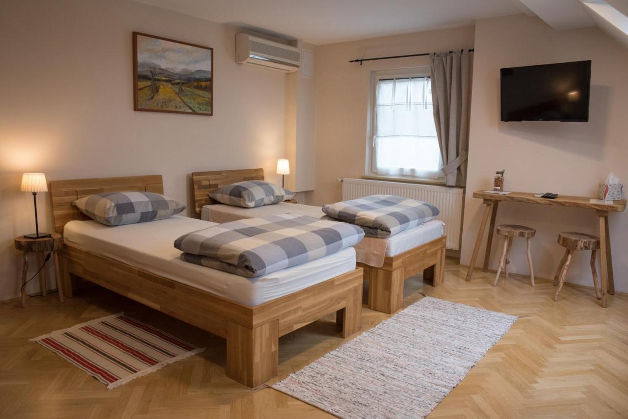 Bed & Breakfast Dvorec Petrovče Buitenkant foto